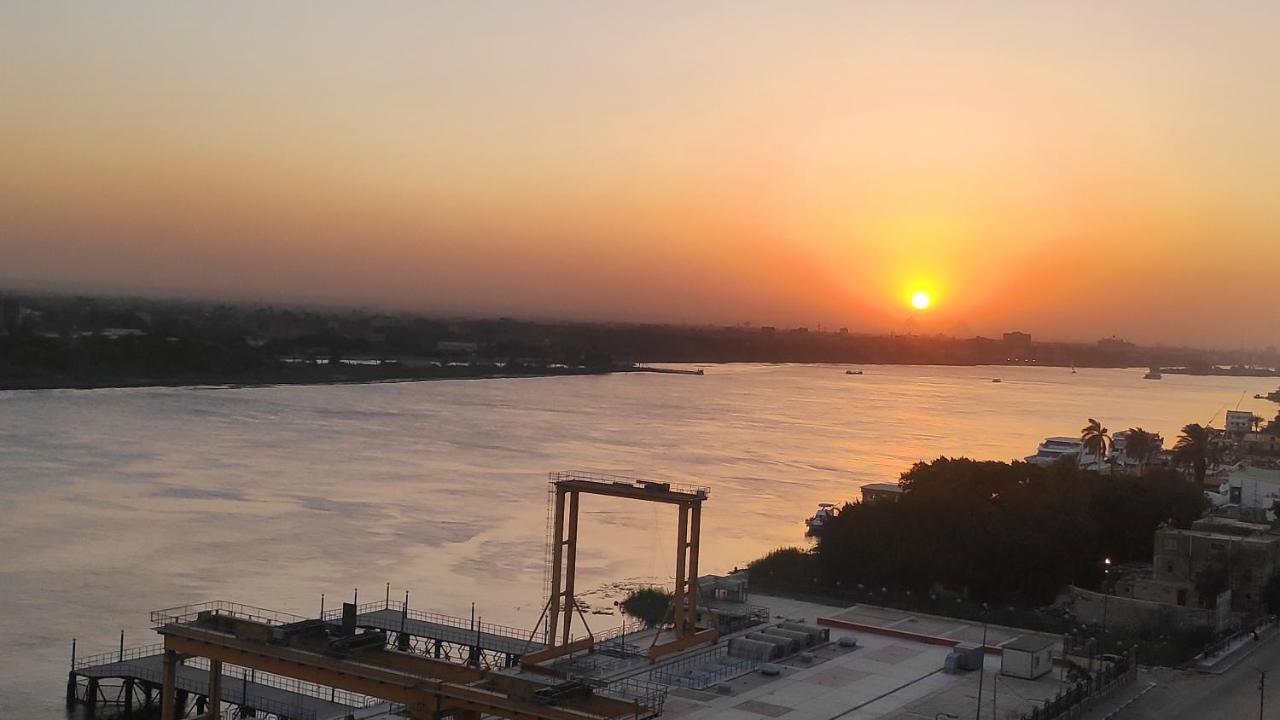 Nile Pyramidal View Apartment Cairo Exterior photo